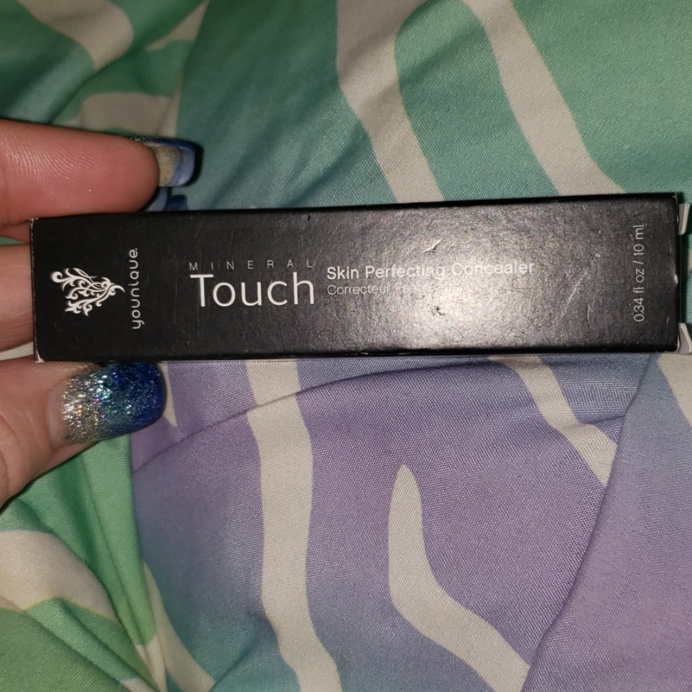 Younique touch skin Perfectly c